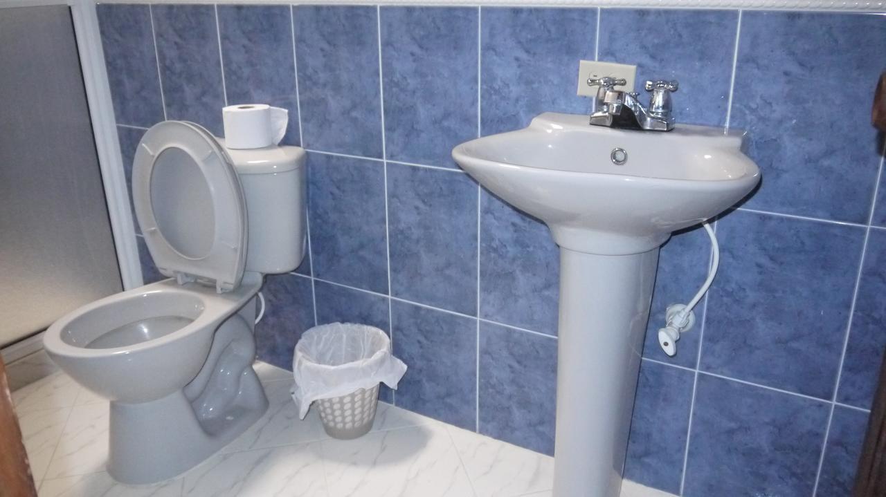 Hostal Naty Luna Jardin Luaran gambar