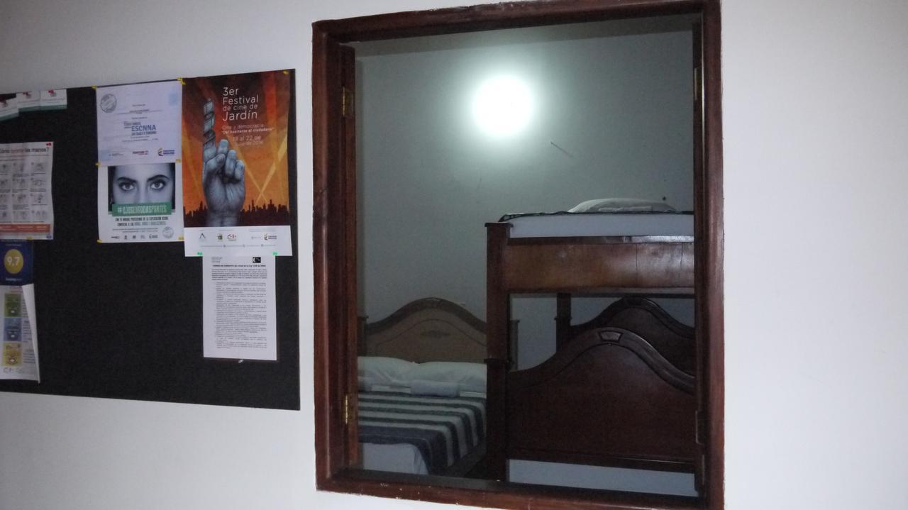 Hostal Naty Luna Jardin Luaran gambar