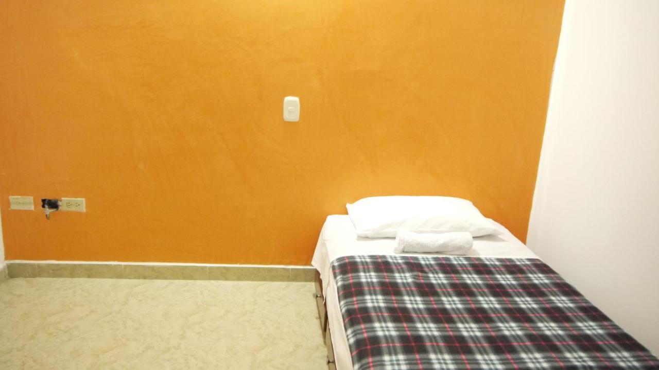 Hostal Naty Luna Jardin Luaran gambar