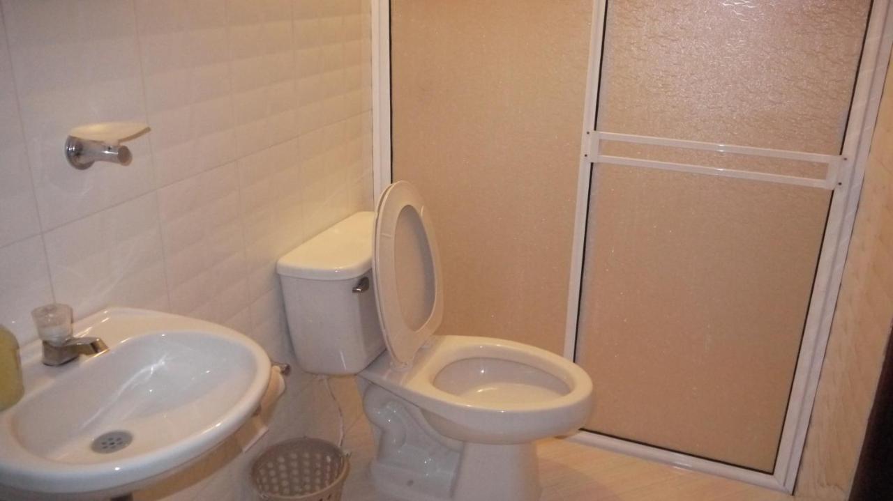 Hostal Naty Luna Jardin Luaran gambar