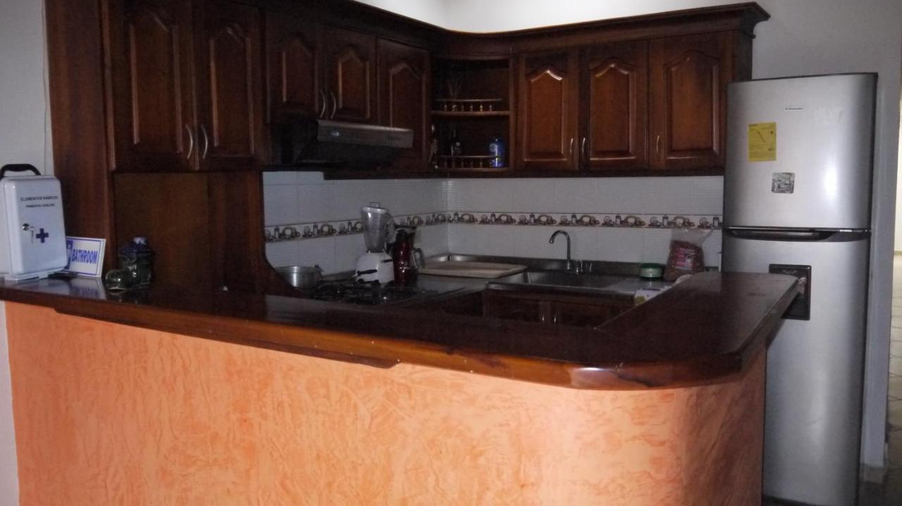 Hostal Naty Luna Jardin Luaran gambar