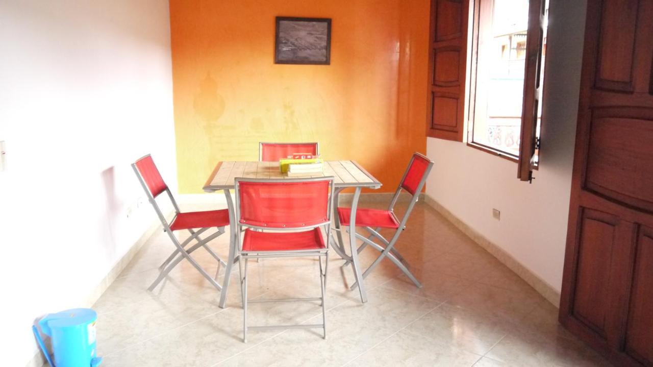 Hostal Naty Luna Jardin Luaran gambar