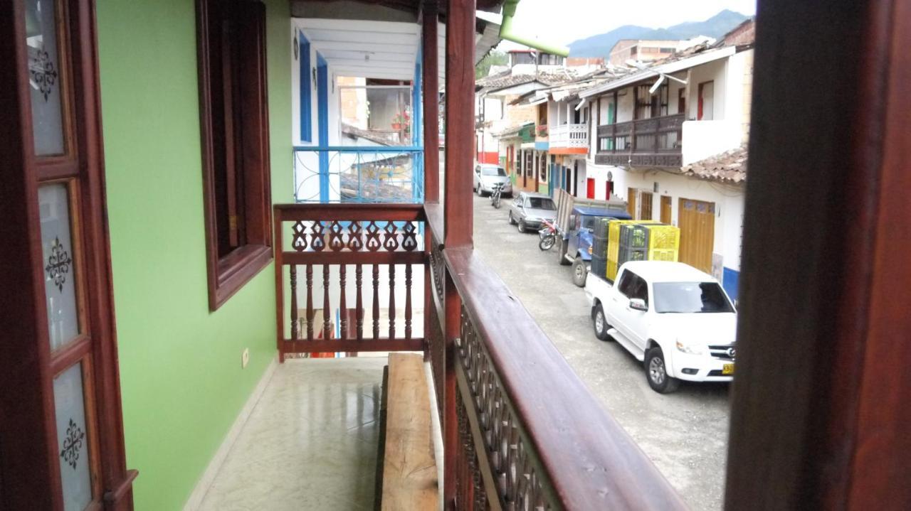 Hostal Naty Luna Jardin Luaran gambar