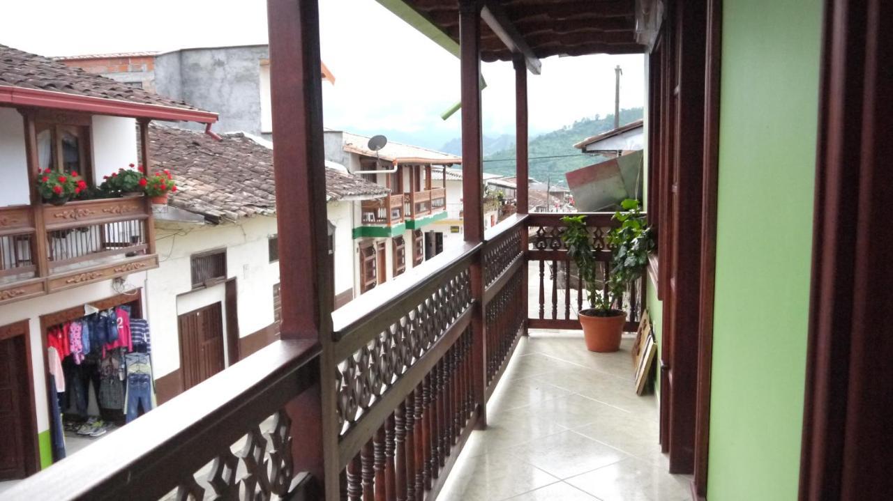 Hostal Naty Luna Jardin Luaran gambar