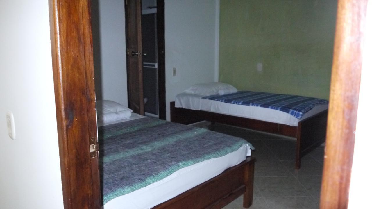 Hostal Naty Luna Jardin Luaran gambar